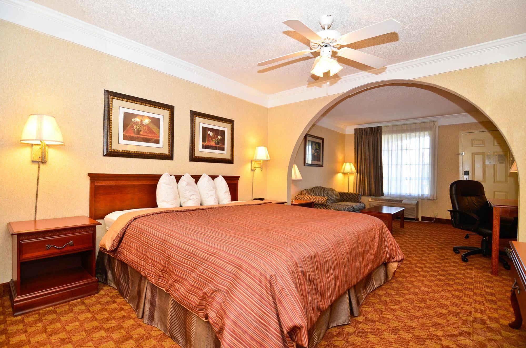 Best Western Hawkinsville Inn & Suites Bilik gambar